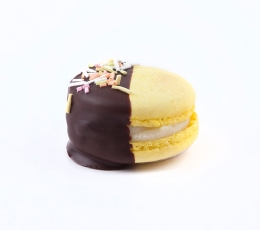 cupcake banana macaron